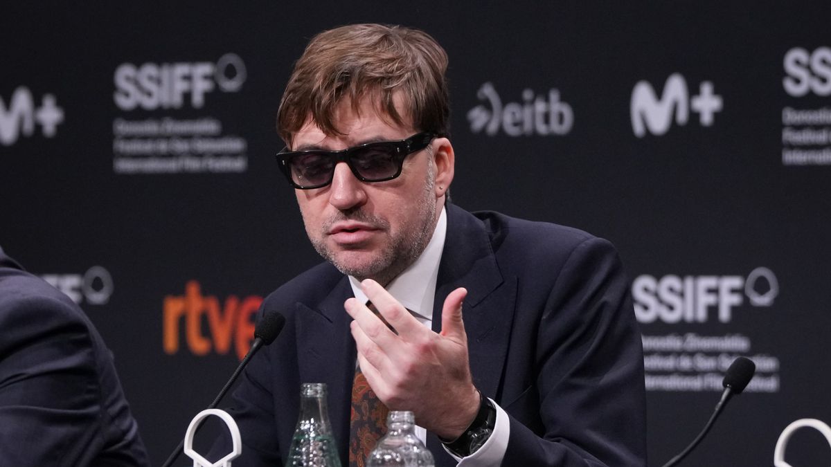 El director Albert Serra durante la rueda de prensa del documental ‘Tardes de soledad’, en el Festival de Cine de San Sebastián,