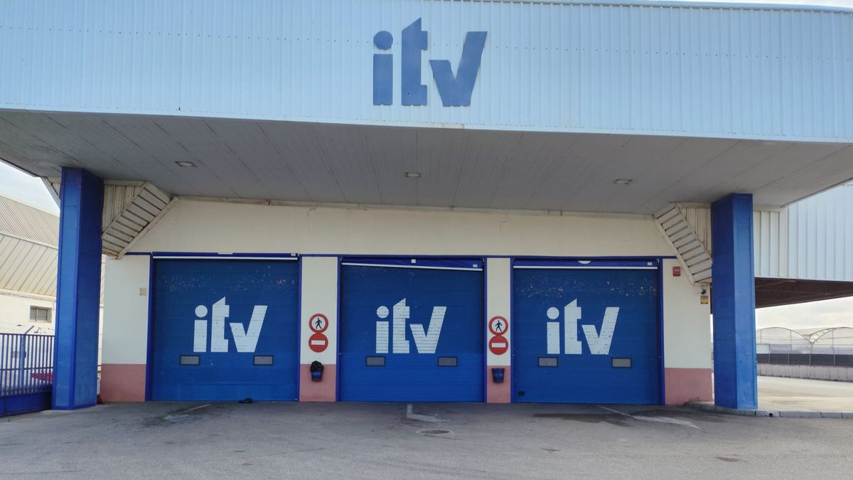 Estación de ITV con todas sus líneas de inspección cerradas con motivo de la huelga