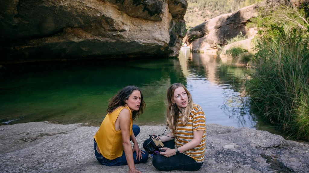 Patricia López Arnaiz y Pilar Palomero, actriz y realizadora de 'Los destellos'.