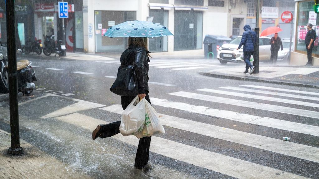 La AEMET ha emitido una alerta por el primer temporal atlántico de otoño: lluvias intensas en estas zonas