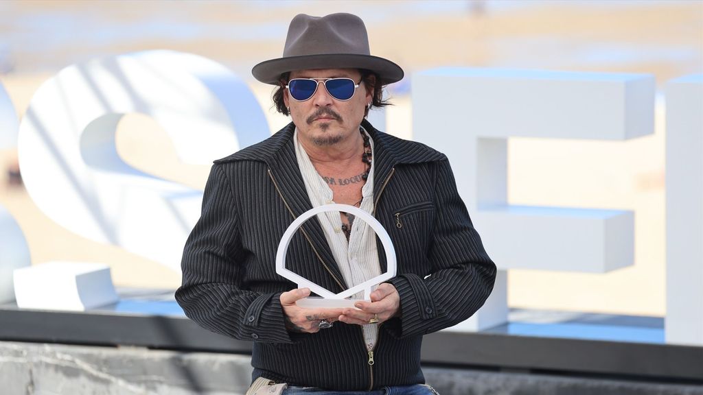 Johnny Depp posa durante el photocall de la película ‘Modì’, en la 72 edición del Festival de Cine de San Sebastián