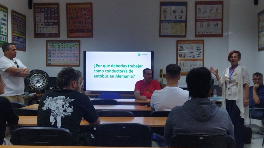 Reunión informativa para alumnos de la autoescuela La Palma de Cádiz