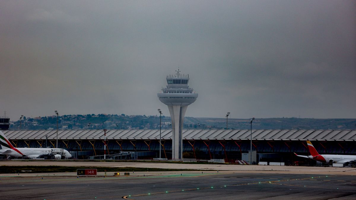 Una torre de control en el aeropuerto Adolfo Suárez Madrid Barajas