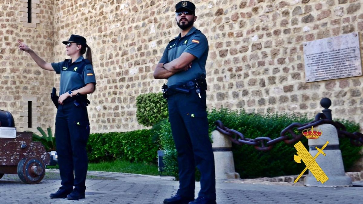 Agentes de la Guardia Civil de Almería