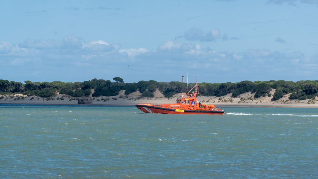 Salvamento Marítimo busca a una persona desaparecida en aguas de Punta Umbría, Huelva