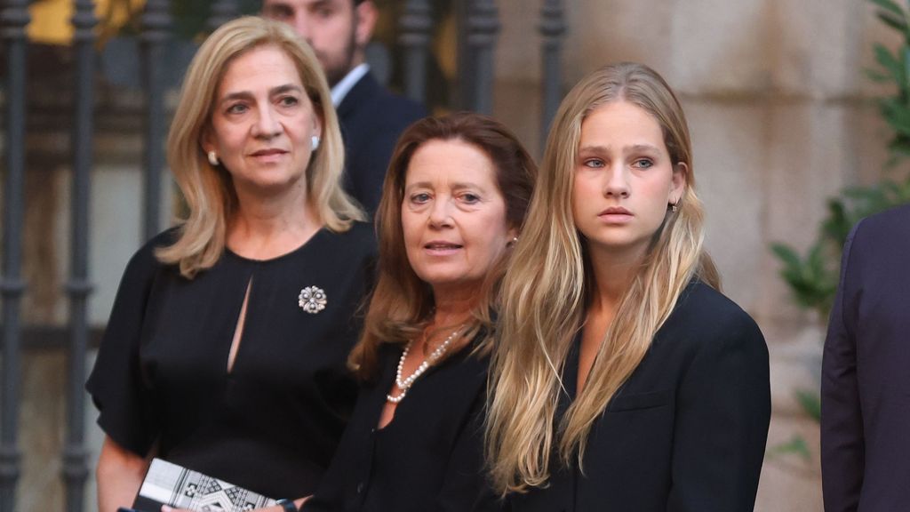 La infanta Cristina e Irene Urdangarin en el funeral por Juan Gómez-Acebo, a 8 de septiembre de 2024.