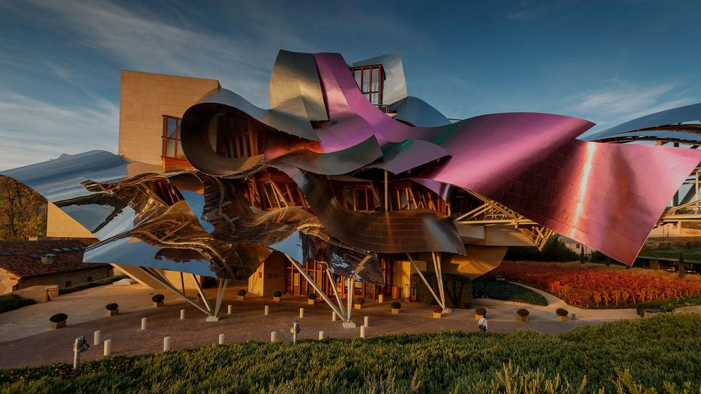 Marques de Riscal cuenta con uno de los diseños más reconocibles.