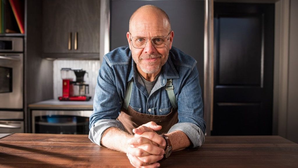 Alton Brown en su cocina