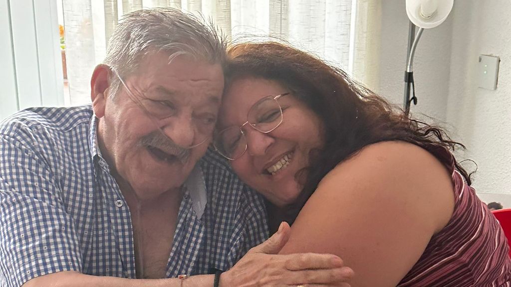 Ana celebrando su cumpleaños con su padre