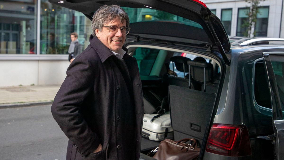 El expresidente de la Generalitat Carles Puigdemont a su salida del Parlamento Europeo