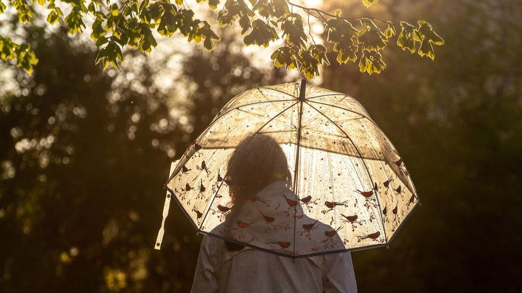 El temporal 'Aitor' afecta al norte y centro, mientras que Valencia se mantiene por encima de los 30ºC