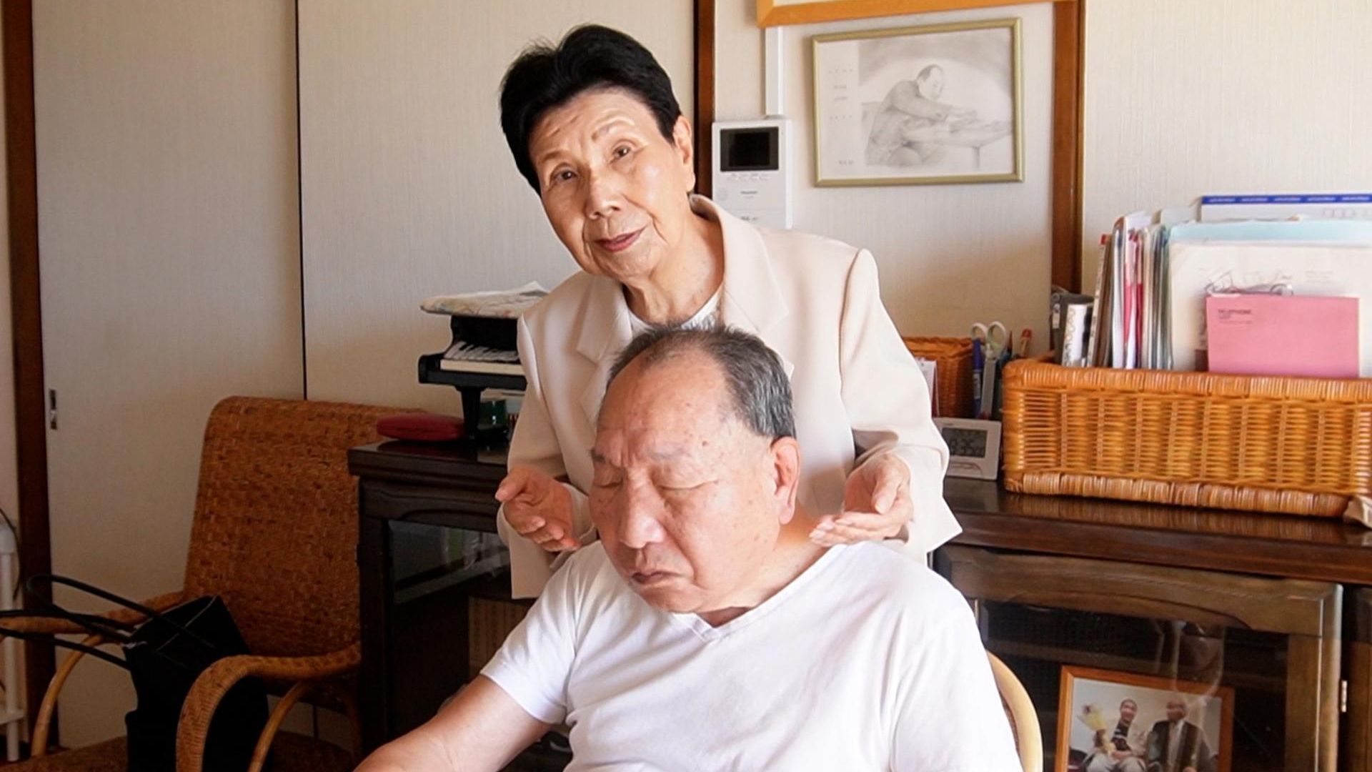 Iwao Hakamada junto a su mujer tras obtener la libertad después de pasar 47 años en la cárcel