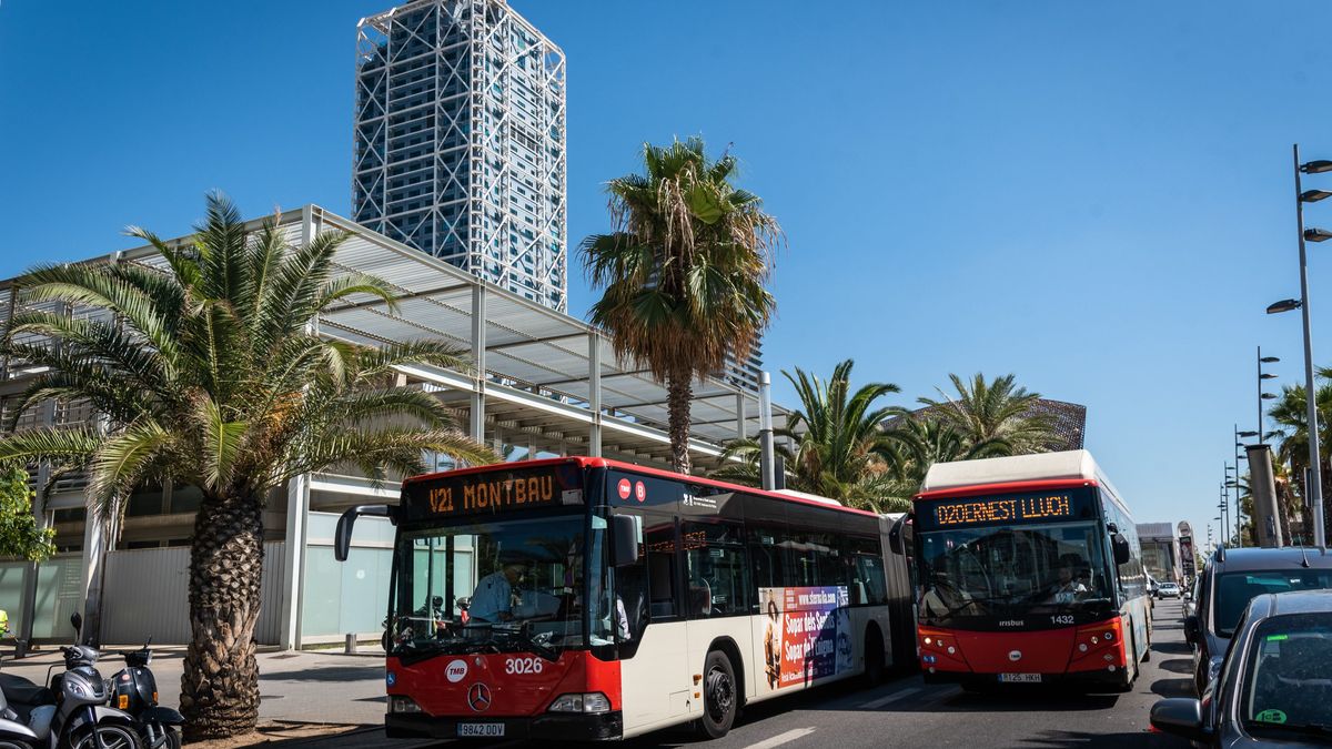 La mitad de pasajeros de autobús que cometen fraude en Barcelona llevan billete, pero no lo validan