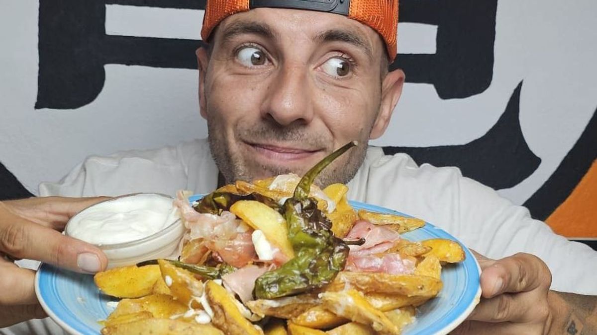 Arturo Carrasco, de "Recetas para vagoz" con uno de sus platos