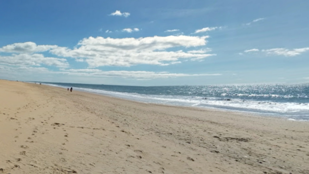 Cuarto día de búsqueda para encontrar al hombre desaparecido tras naufragar a tres millas de Punta Umbría, Huelva