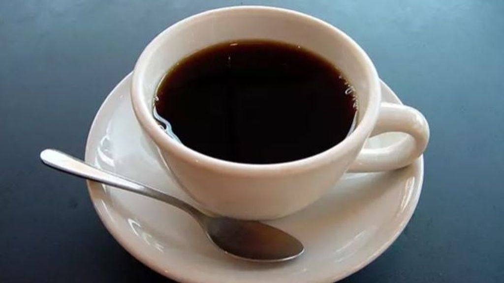 El aviso de un experto del café: el color de la taza influye en el sabor