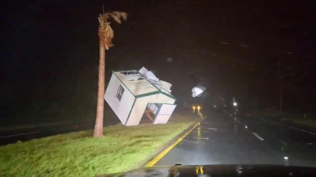 El huracán 'Helene' deja al menos cinco muertos a su paso por EEUU con vientos de hasta 209 kilómetros por hora