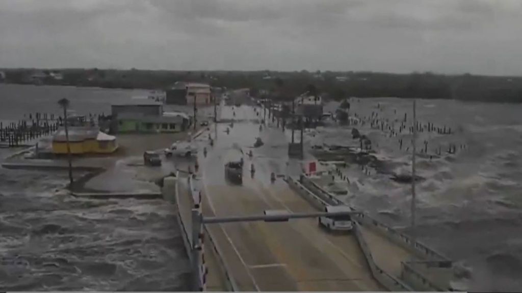 La destrucción del huracán Helene, una de las peores tormentas del siglo que arrasa la costa de Florida