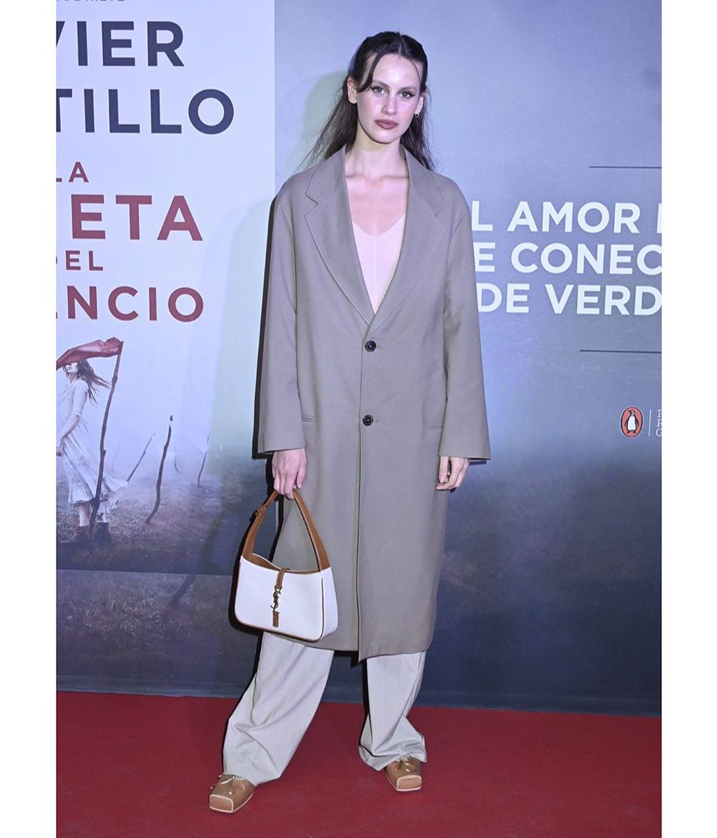 Milena Smit at photocall for premiere book La grieta del silencio in Madrid on Thursday, 18 April 2024.