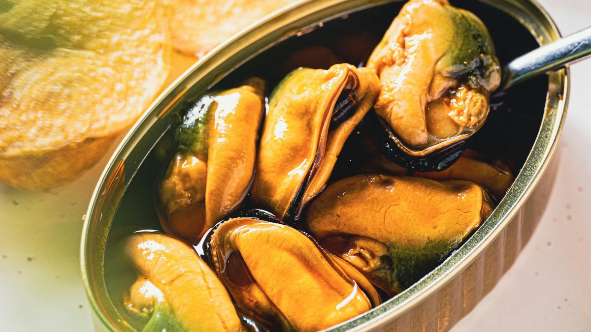 ¿Qué hacer con el líquido de la lata de mejillones?