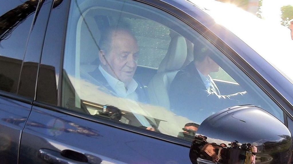 El rey Juan Carlos I reaparece en Sanxenxo para reunirse con Leonor y Felipe VI