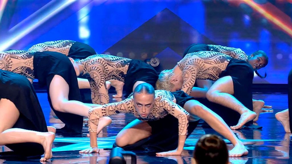 Tataki sorprende al jurado mostrando el baile con el que han conseguido un premio internacional Got Talent Temporada 10 Top Vídeos 56