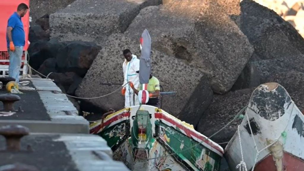 Buscan a los desaparecidos de la patera que naufragó en El hierro: se considera el naufragio más letal de Canarias