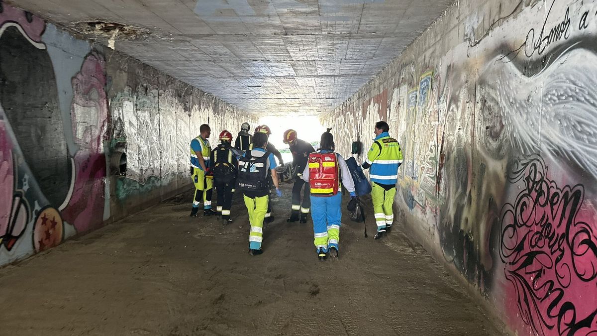 Sanitarios en un túnel de Pozuela de Alarcón, Madrid