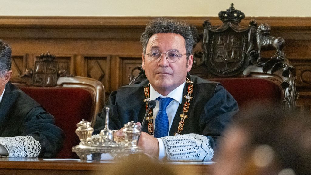 El Tribunal Supremo ha imputado al fiscal general, Álvaro García Ortiz, por supuesta revelación de secretos del novio de Isabel Díaz Ayuso