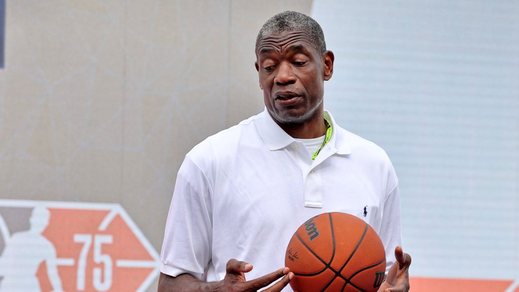 EL jugador de baloncesto Dikembe Mutombo