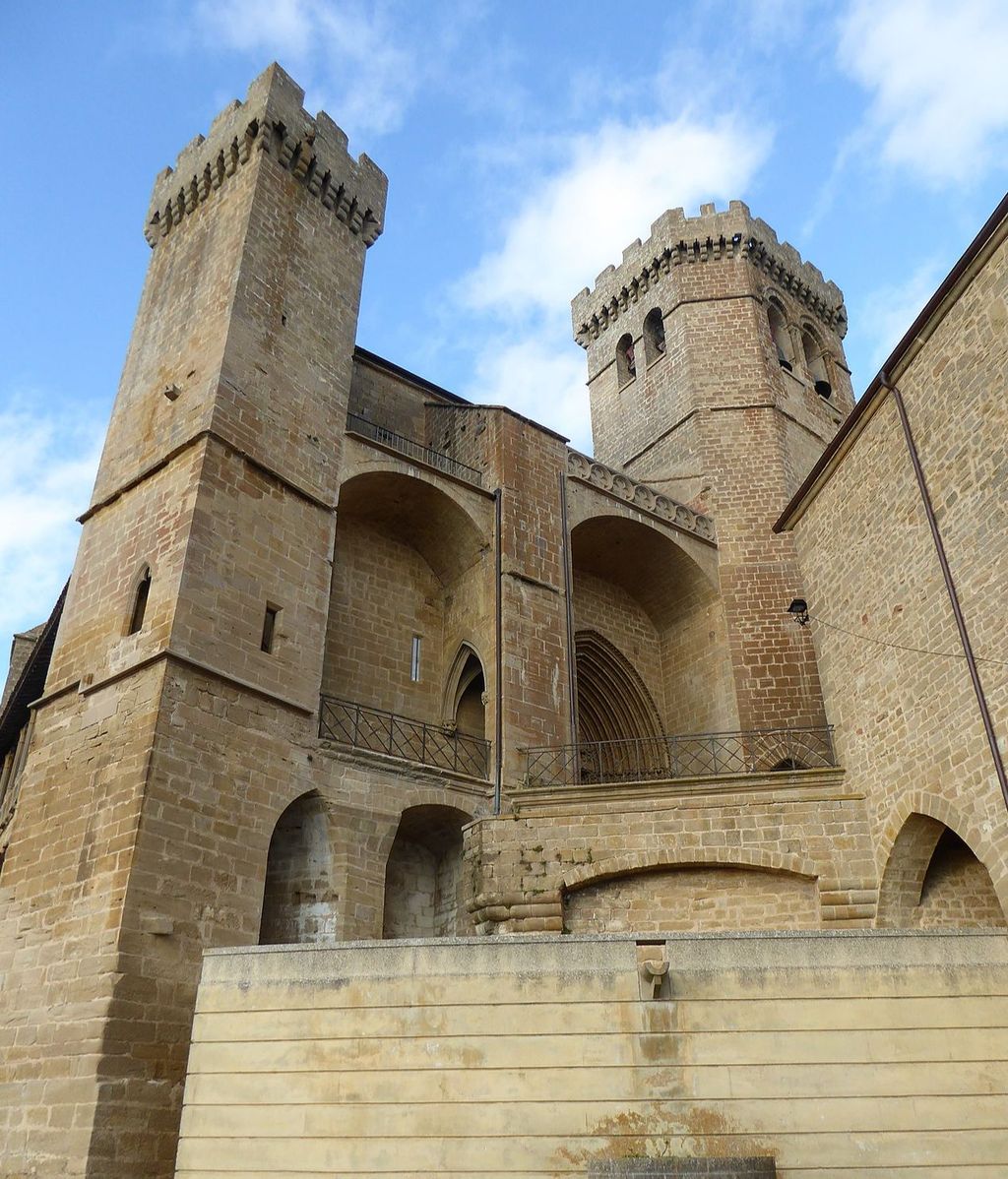 La iglesia-fortaleza de Ujué no solo es muy peculiar, sino también preciosa, tanto por dentro como por fuera.