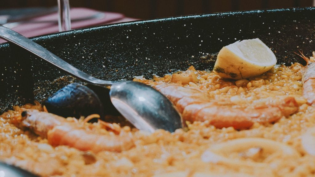 La paella es un utensilio que se encuentra en todas las cocinas