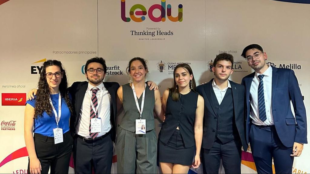 Laura Leiros, Tomás Aparicio, Laura Bacariza, Inés Túñez, Iván Fernández y Jesús Gómez durante la competición