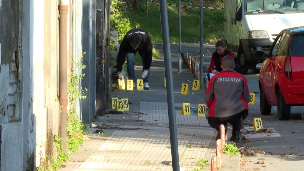 Los familiares del fallecido en el tiroteo entre clanes de Barakaldo rompieron el cordón policial clamando venganza