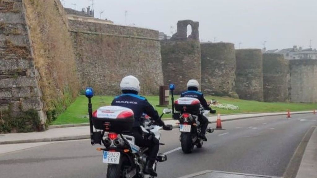 los agentes vieron que un coche circulaba de forma irregular por la Rúa Azalea, en Lugo