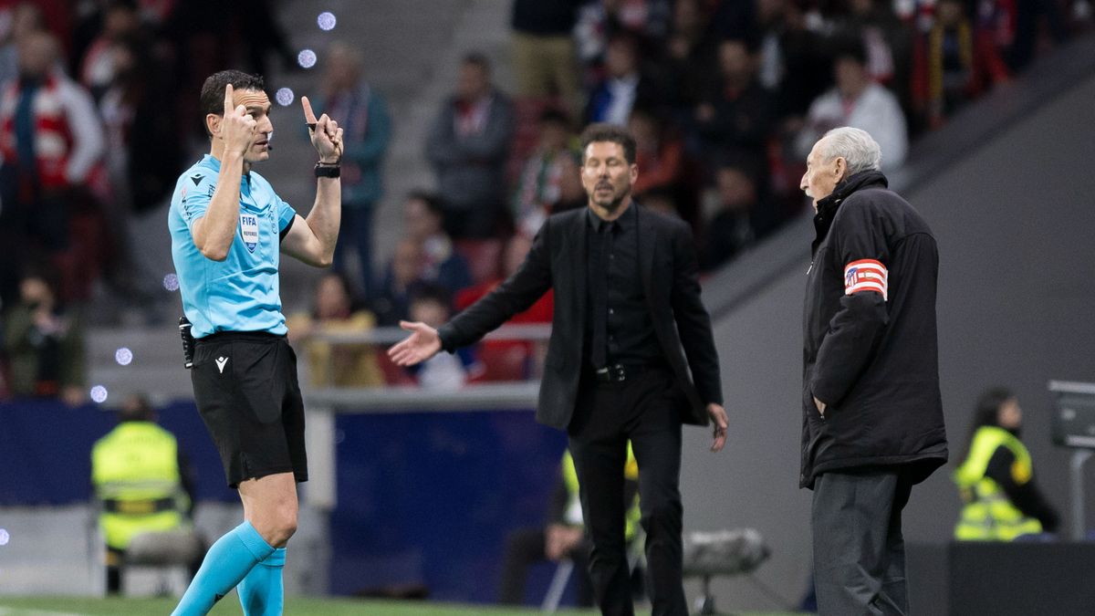 Los audios de la noche de la vergüenza en el derbi del Metropolitano: "Yo así no puedo jugar"