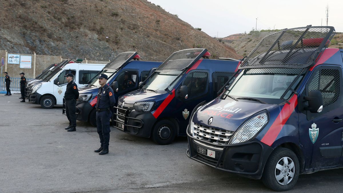 Vigilancia policial marroquí en la frontera del Tarajal con Ceuta este domingo