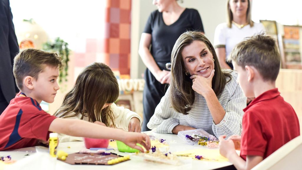 La Reina Letizia durante la apertura del Curso Escolar 2024/2025, en el CEIP Maestra Plácida Herranz, a 11 de septiembre de 2024, en Azuqueca de Henares, Guadalajara