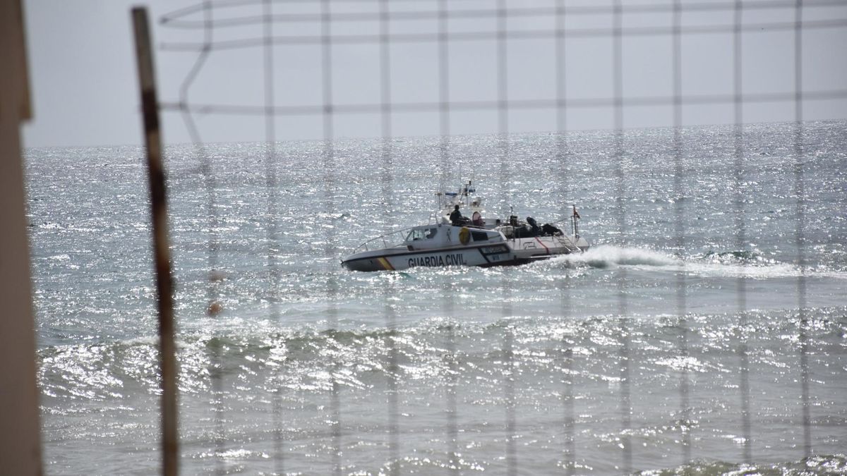 Una patrulla marítima en la frontera del Tarajal  en Ceuta (España).