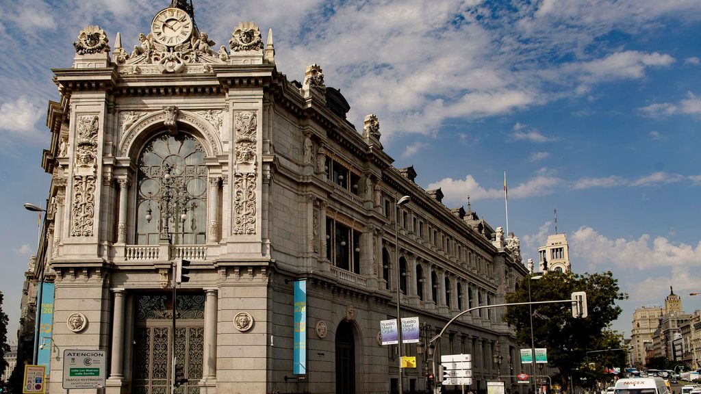 Archivo - Fachada del edificio del Banco de España situada en la confluencia del Paseo del Prado y la madrileña calle de Alcalá.