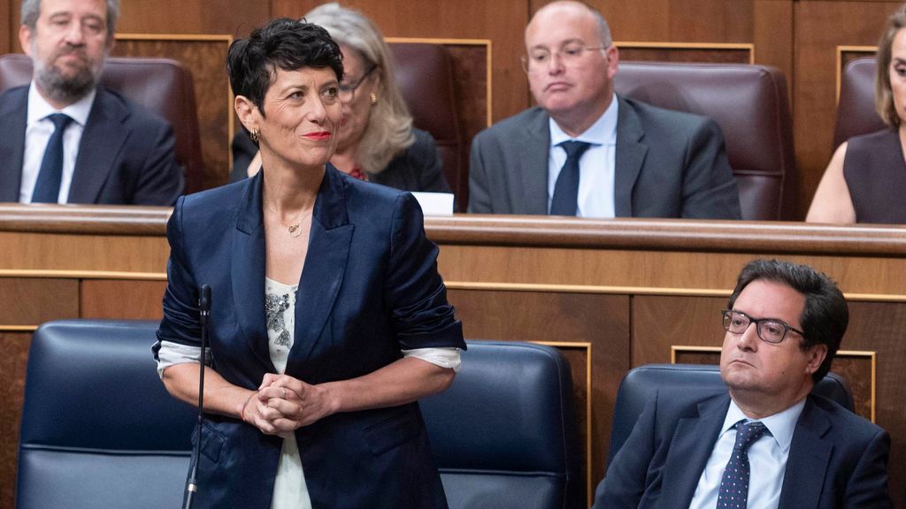 La ministra de Inclusión, Seguridad Social y Migraciones, Elma Saiz, interviene durante una sesión de control al Gobierno, en el Congreso de los Diputados, a 11 de septiembre de 2024, en Madrid (España).