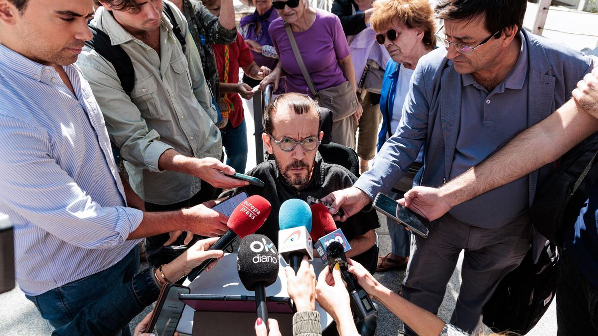 El exdiputado de Podemos Pablo Echenique atiende a los medios de comunicación a su salida de declarar en los juzgados de Plaza de Castilla, a 17 de septiembre de 2024, en Madrid (España).