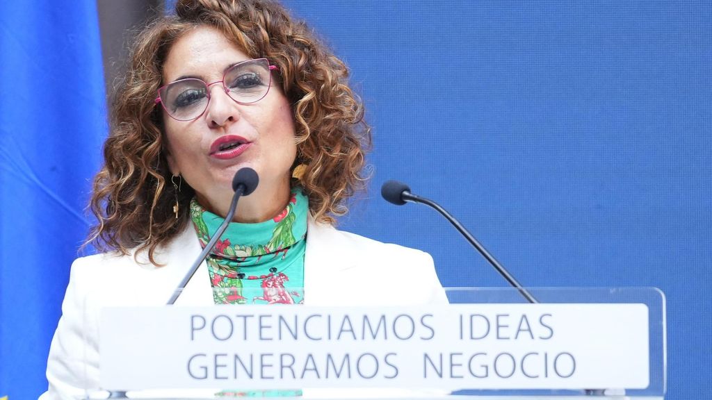 La vicepresidenta primera del Gobierno y ministra de Hacienda, María Jesús Montero, durante su intervención en su visita este viernes a Cádiz.