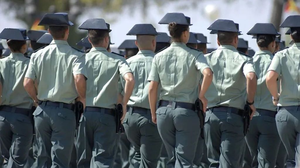 Agentes de la Guardia Civil en Baeza.