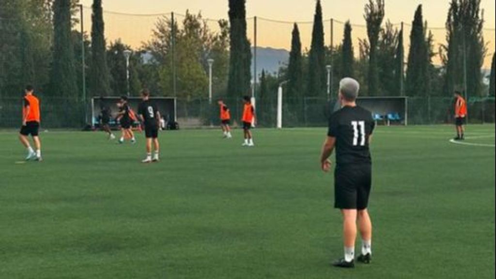 Algunos jugadores del CF Internacional de Granada entrenando