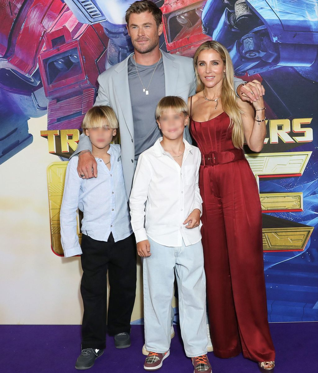 Elsa Pataky junto a Chris y sus hijos.