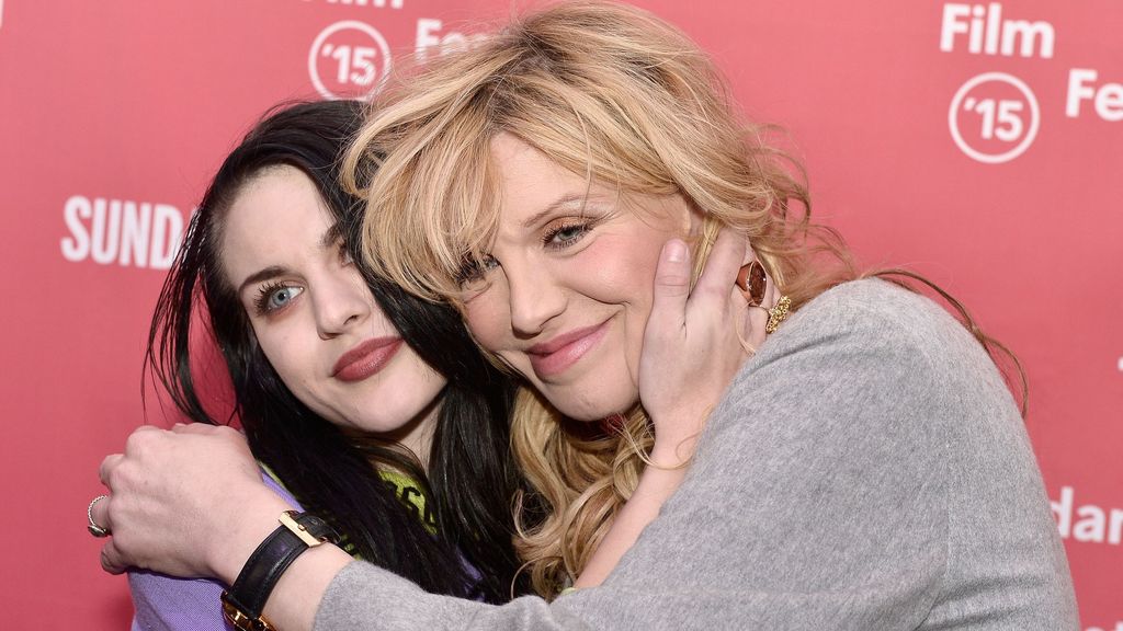 Francis Bean junto a su madre, Courtney Love, en 2015.