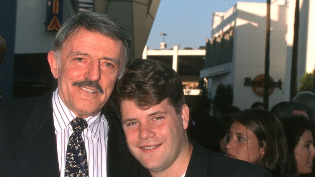 John y Sean Astin. ¿Gomez Addams y Sam eran padre e hijo?