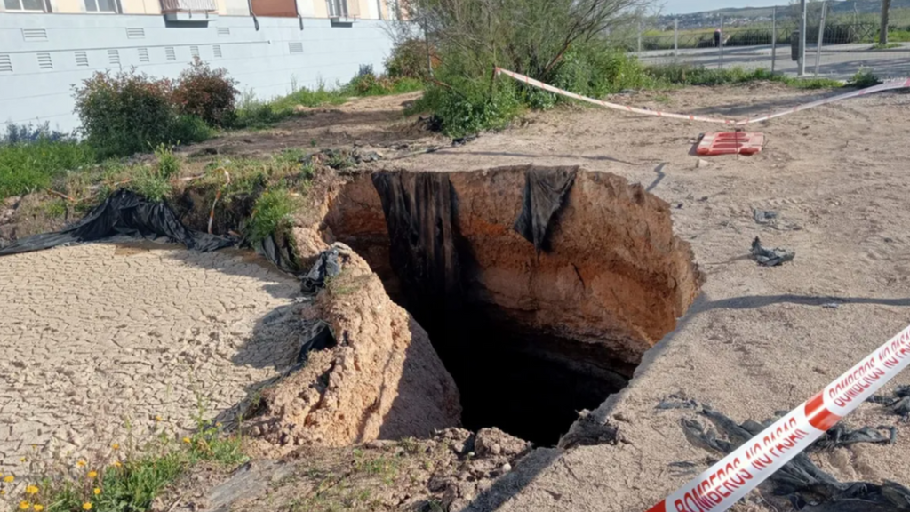 Los afectados por el socavón de Aranjuez ya nunca podrán volver a sus hogares: el será demolido por “ruina inminente”