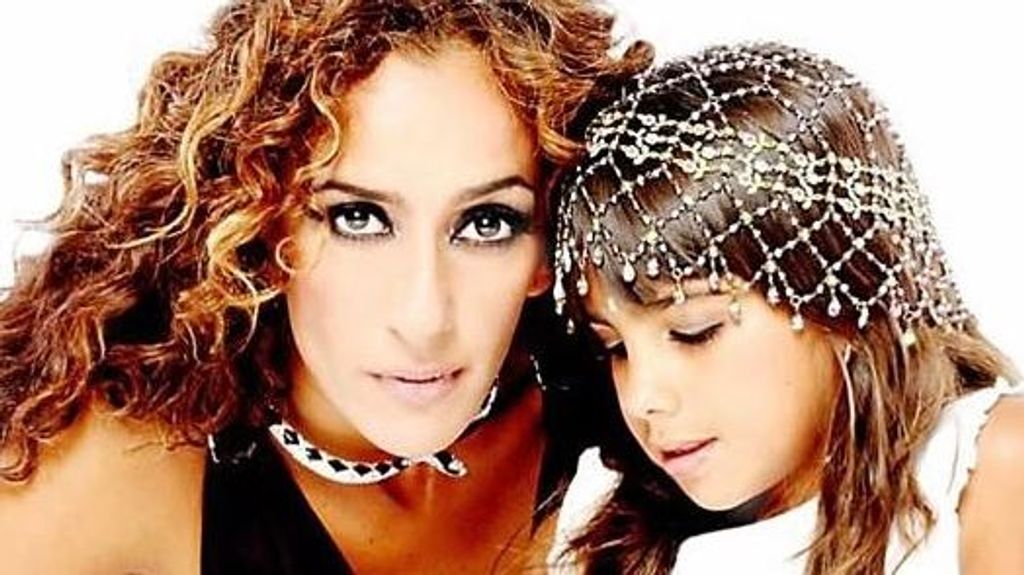 Así es Lola Orellana, la hija de 28 años de Rosario Flores (Imagen de Instagram: @rosarioficial)